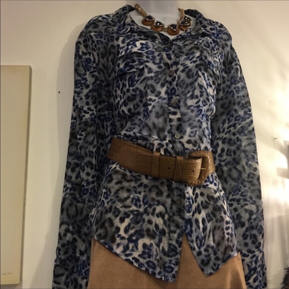 Vince Camuto Blue Gray Leopard Top.